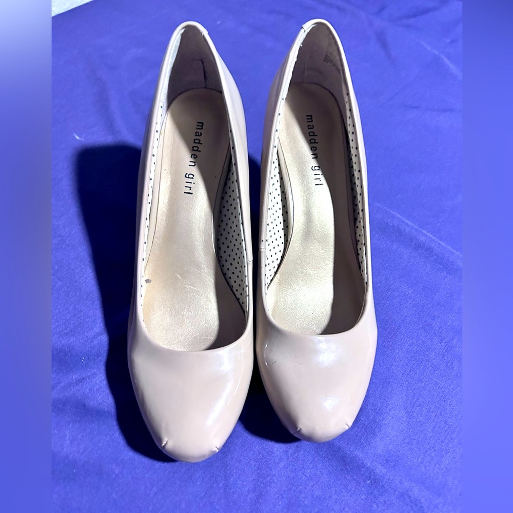Madden Girl Cream Color Pumps Patent Leather
